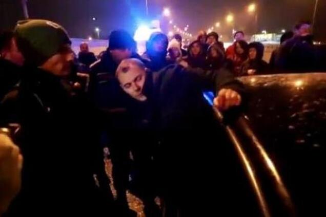 Пьяные киевские прокуроры на месте ДТП 'выходили' через окно: опубликовано видео