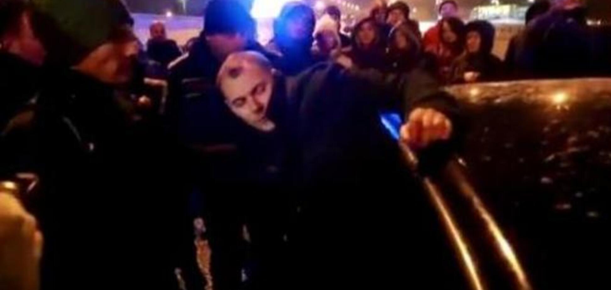 Пьяные киевские прокуроры на месте ДТП 'выходили' через окно: опубликовано видео