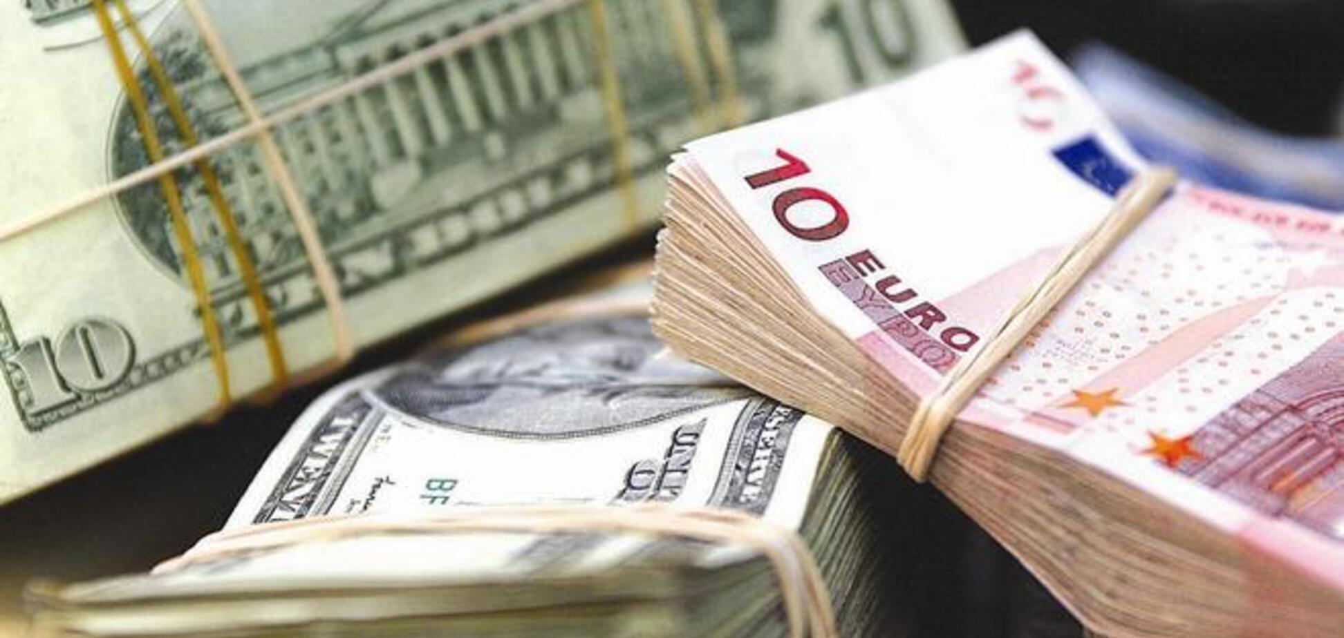 В России доллар вновь перевалил за отметку в 54 рубля, евро уже 67