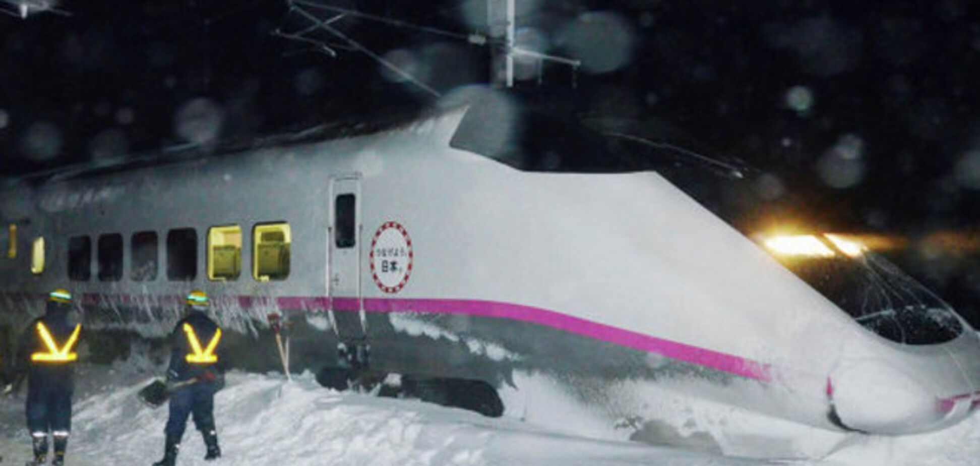 У Японії потяг з 300 пасажирами завалило снігом в горах