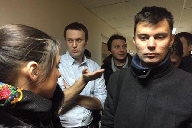 Навального, прибывшего в суд с вещами, не пускают на оглашение его приговора