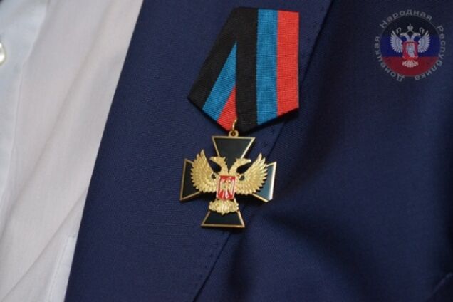 Боевики 'ДНР' вручили орден наобещавшему им 'золотые горы' депутату Госдумы