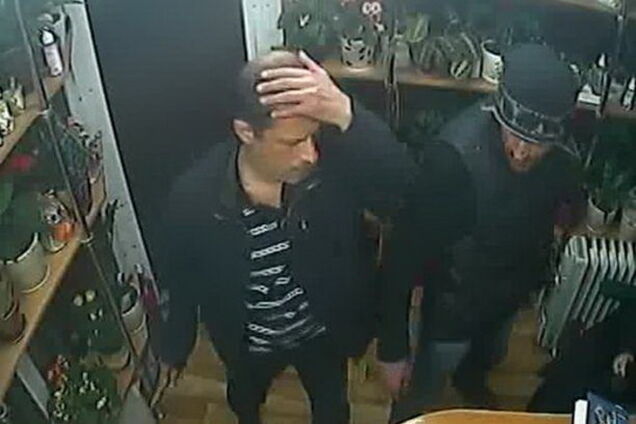 В Киеве бандиты ограбили продавца цветочного магазина: фото и видео