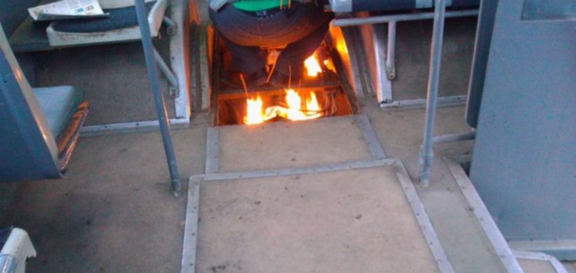 В Киеве водитель троллейбуса разжег 'костер' в салоне: фотофакт