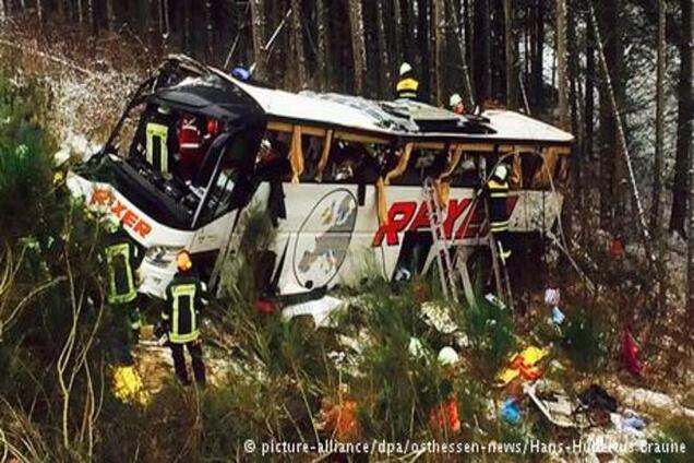 Туристический автобус потерпел аварию на немецком автобане
