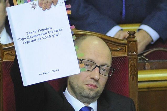 Правительство Арсения Яценюка прогнозирует в 2015 году обычный кризис