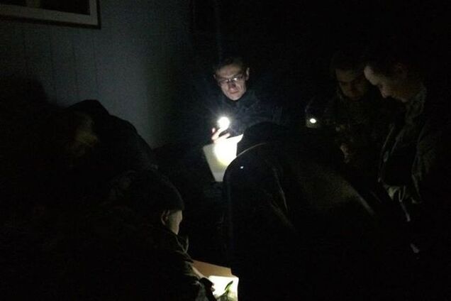 Освобожденным из плена бойцам АТО выплатили в темноте по 2 тысячи гривен - журналист