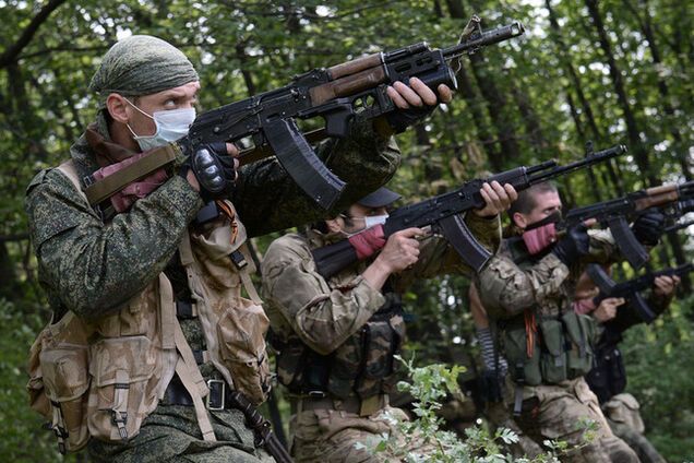 Раненые боевики 'ДНР' в школах оккупированного Донбасса решили учить детей стрелять