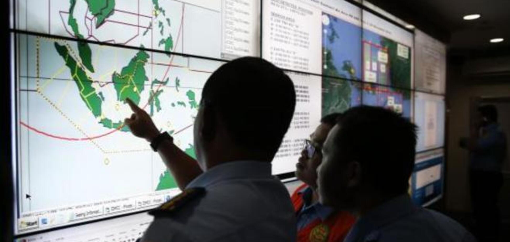 Минтранс и ВВС Индонезии обнаружили обломки самолета AirAsia