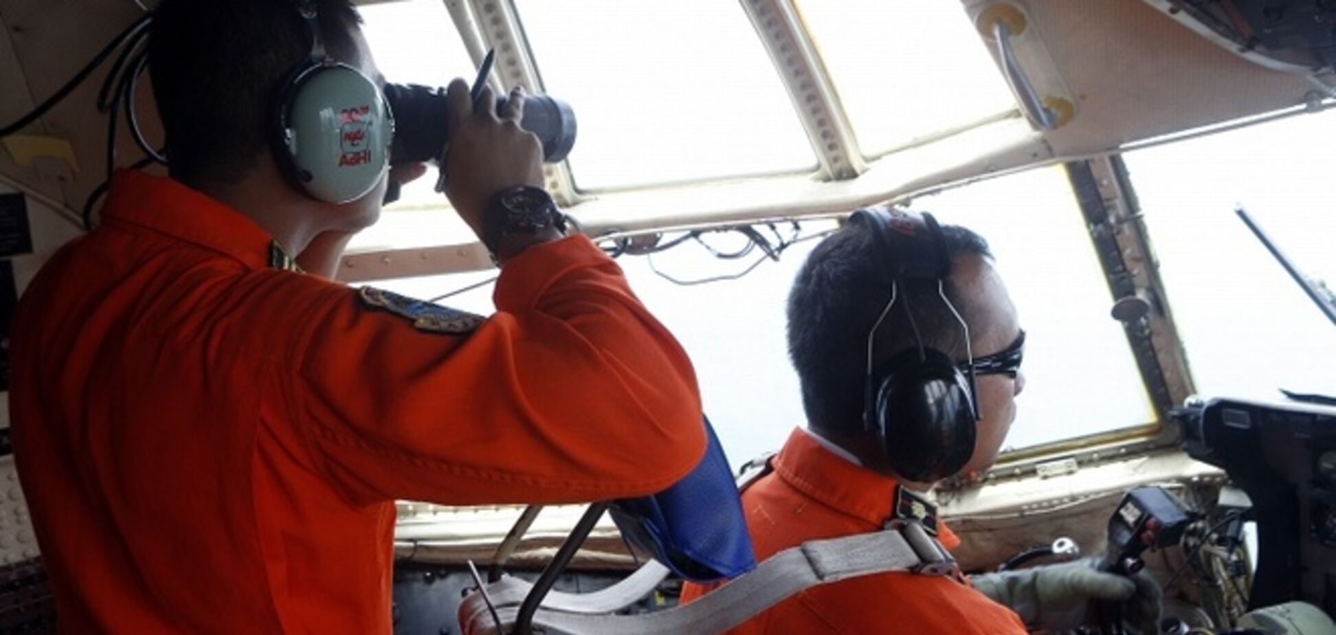Спасатели обнаружили пропавший авиалайнер AirAsia: из моря извлекли уже более 40 тел
