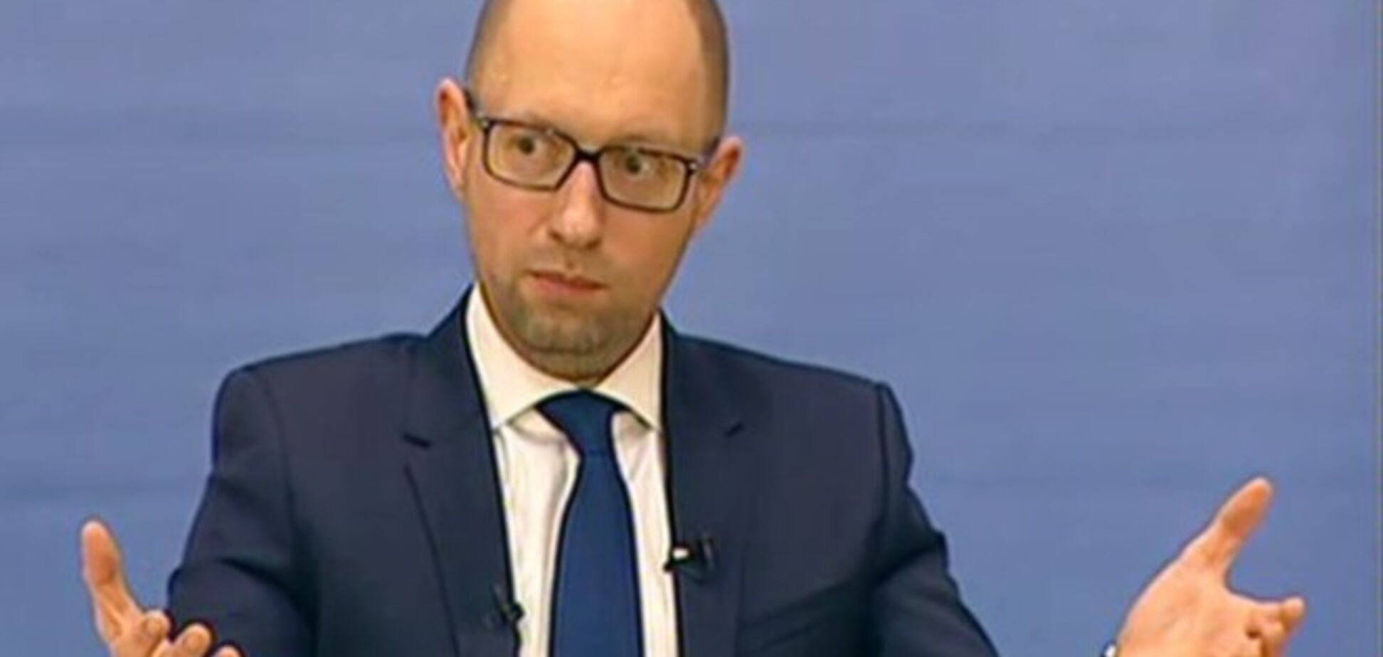 Яценюк перечислил необходимые шаги для стабилизации курса гривни