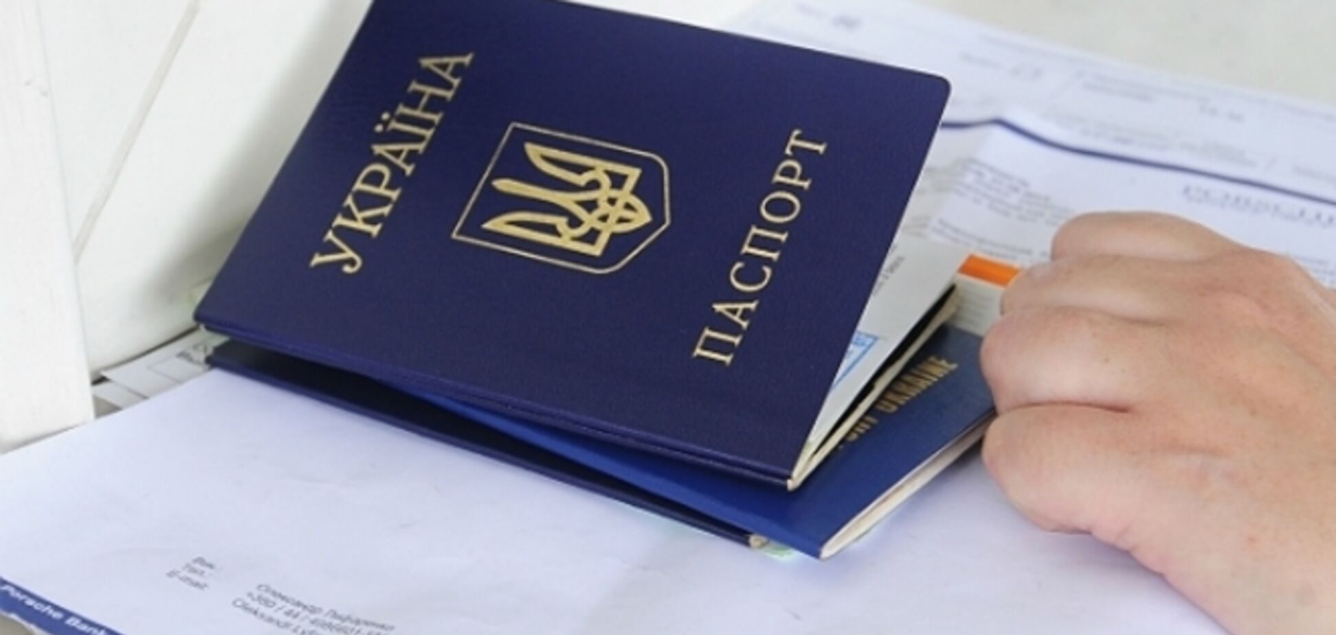 Россия будет высылать 'злостных' нарушителей-мигрантов на 10 лет