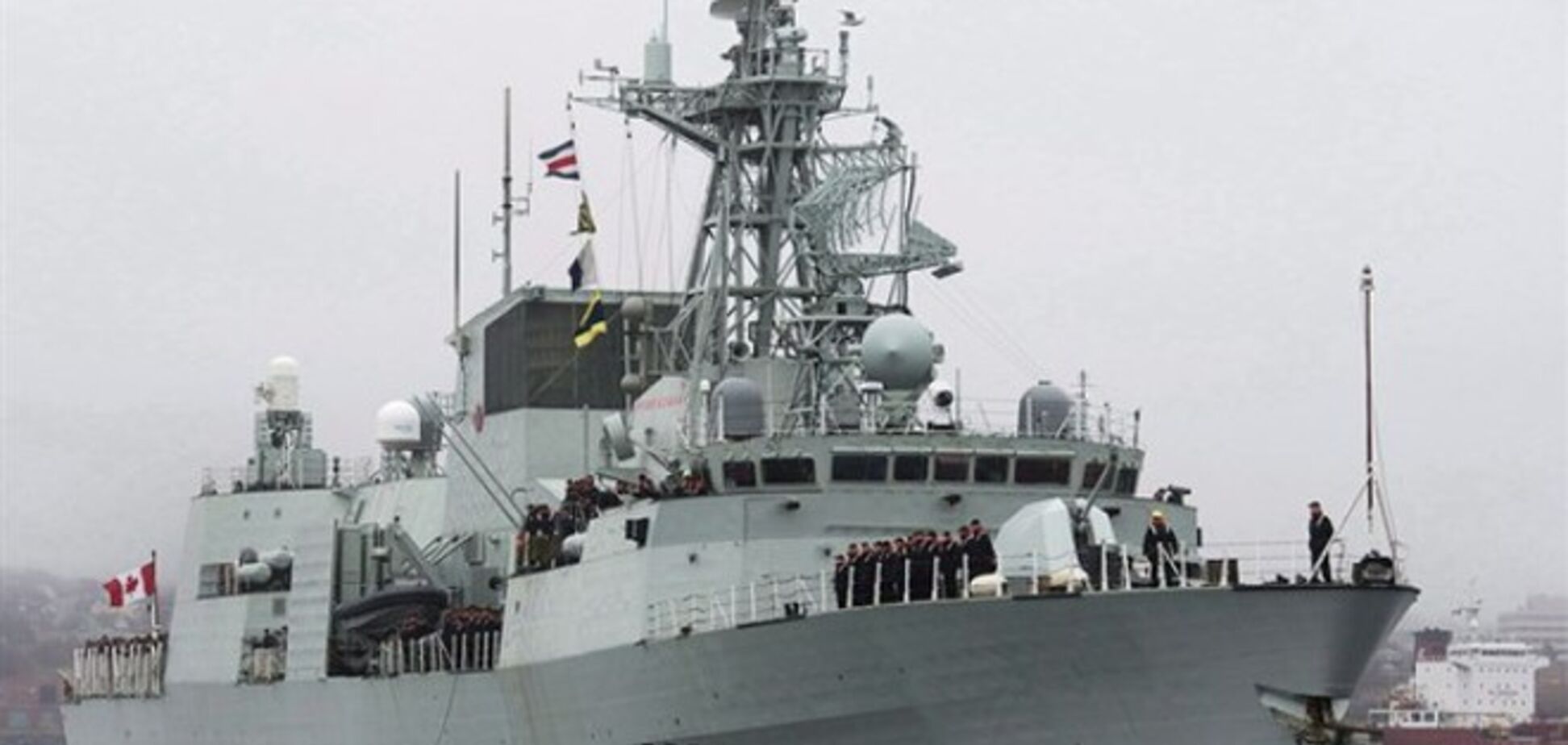 Канадский корабль с сотнями пехотинцев проследит за событиями в Крыму и на Донбассе