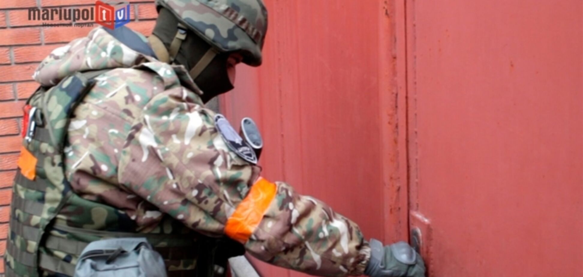 Милиция, Нацгвардия и добровольцы зачистили Мариуполь от наркопритонов: видео