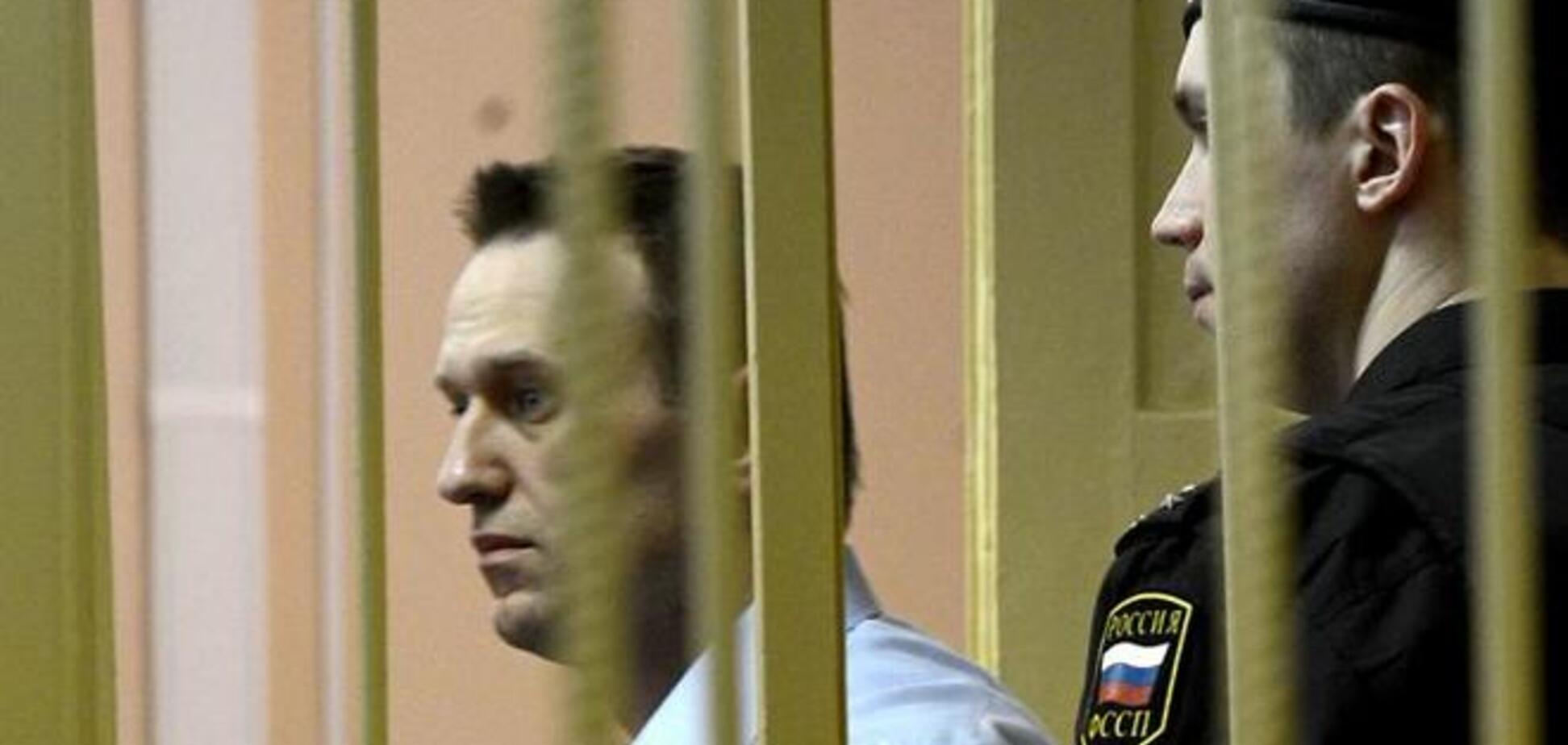 Суд отказался заключать Навального под стражу