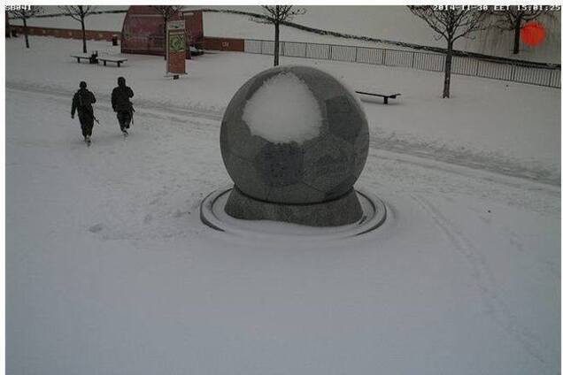 Хакер показал, как российские солдаты гуляют по 'Донбасс Арене': фотофакт