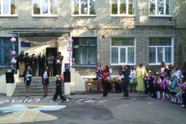 Без зарплат и питания: как выживают донецкие школы и детсады