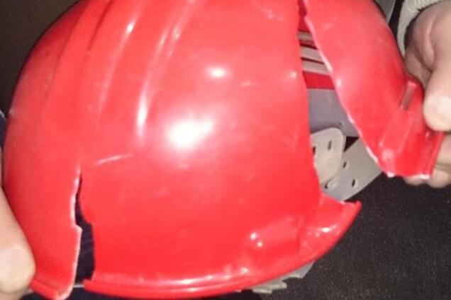 Сербскому министру во время интервью на голову упала сосулька. Видеофакт