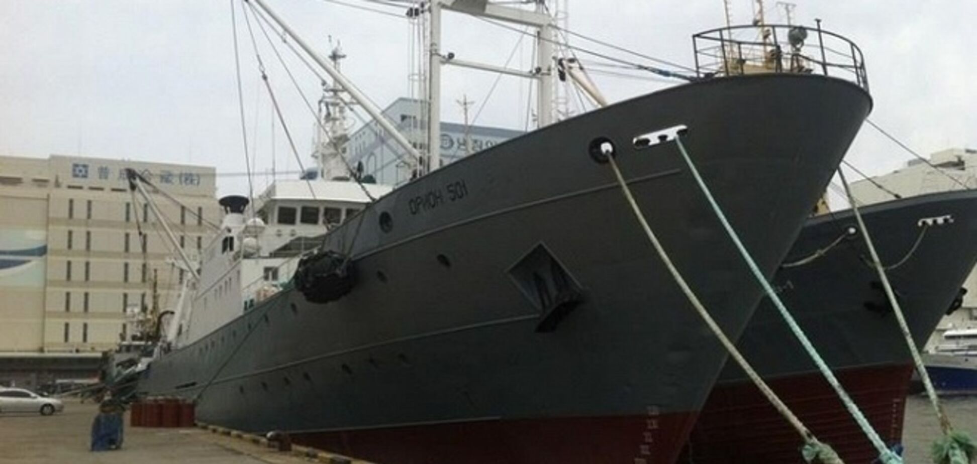 В Беринговом море затонул южнокорейский траулер: десятки жертв