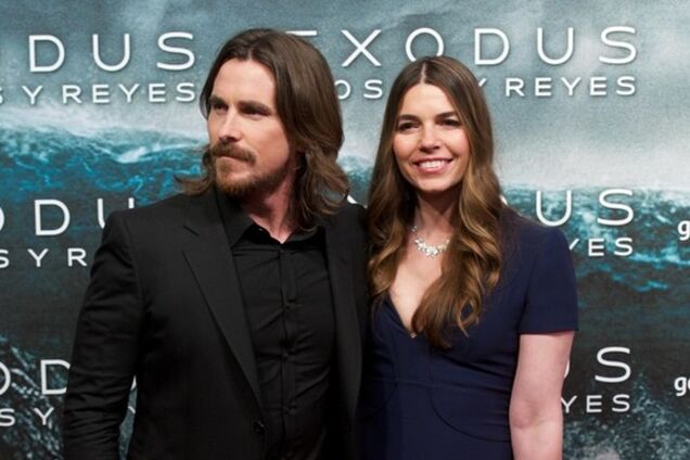 Кристиан Бэйл с женой на красной дорожке