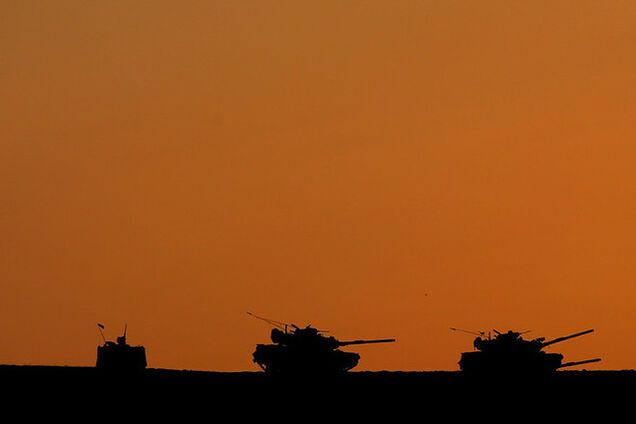 Из России в зону АТО въехали более сотни грузовиков, БМП и танков