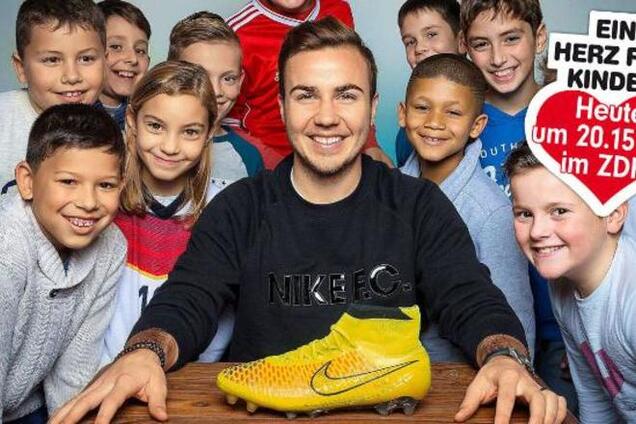 Немецкий футболист продал свой 'ботинок' за 2 млн евро