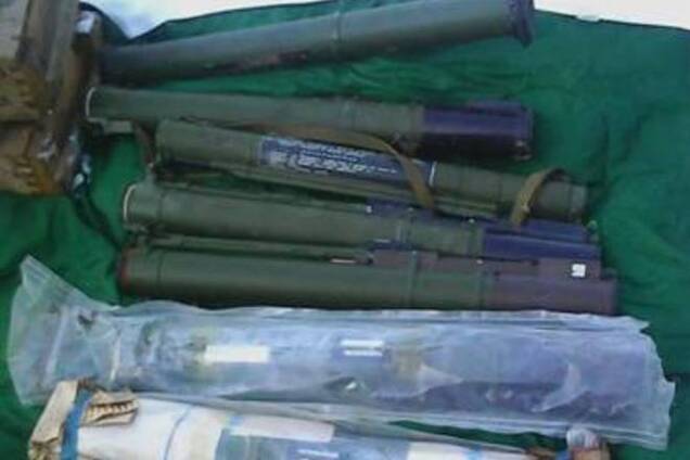 На Донетчине изъяли склад 'гуманитарного' оружия боевиков 'ДНР': фото из тайника