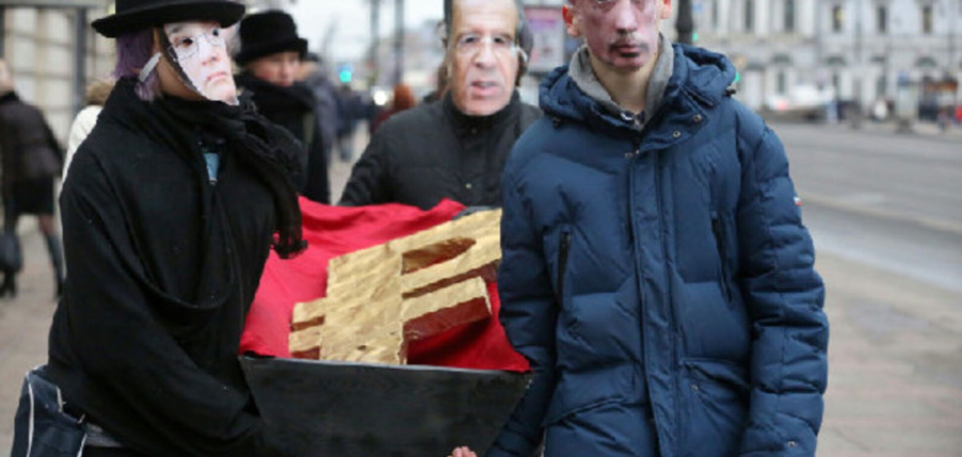 В центре Петербурга устроили 'похороны рубля': опубликованы фото