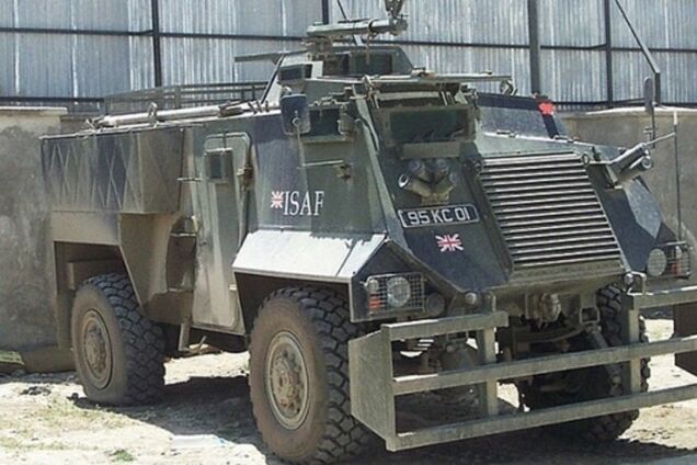 Украина по дешевке купила 75 британских бронемашин Saxon для АТО