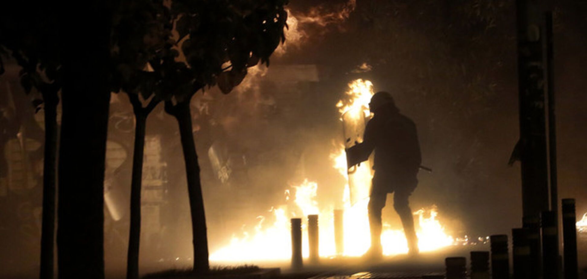 Полиция разогнала протесты в Афинах газом и гранатами. Опубликовано фото и видео