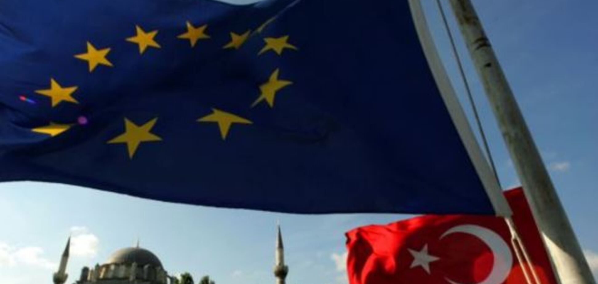 ЕС призывает Турцию поддержать санкции против России
