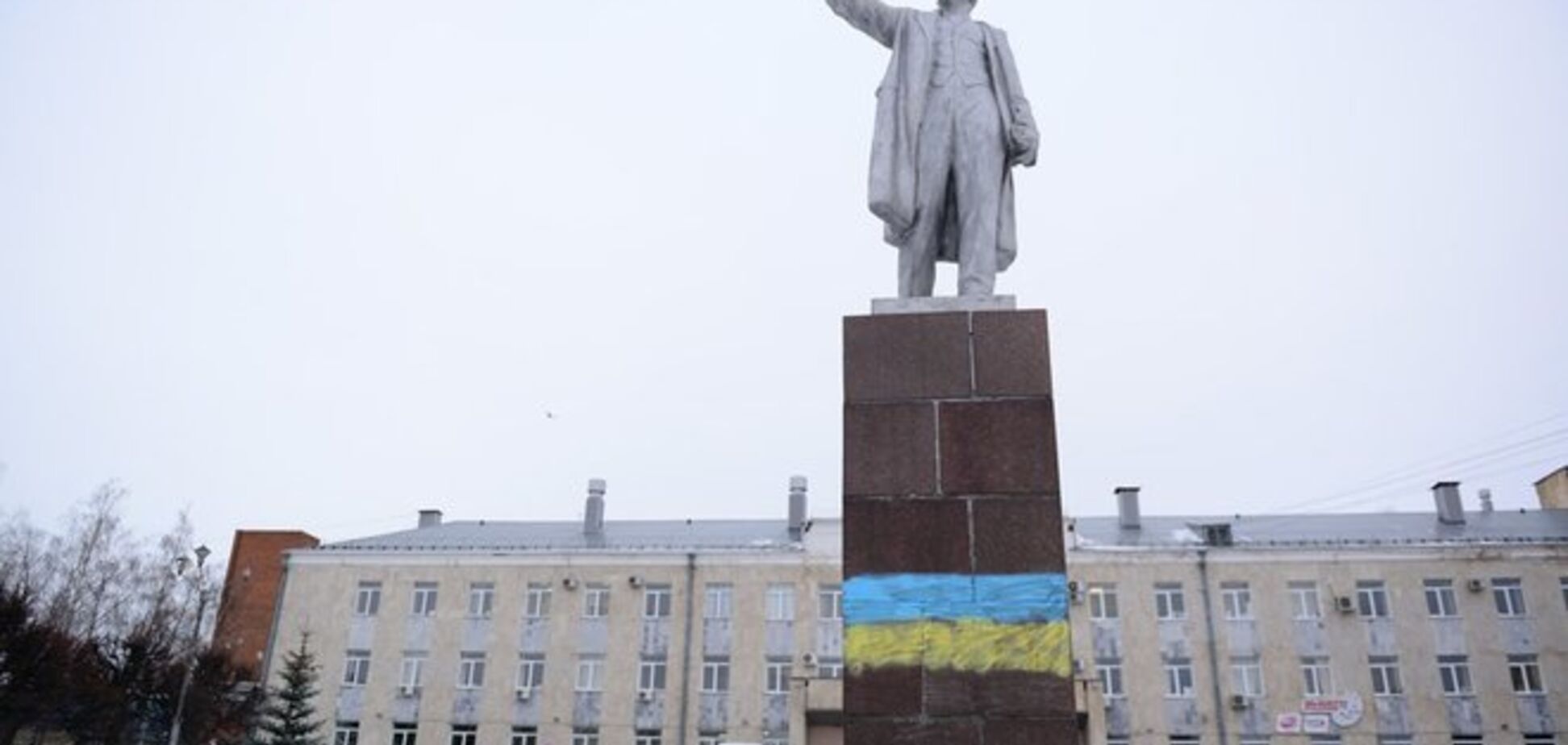 У Чебоксарах на постаменті Леніну з'явився прапор України: опубліковано фото