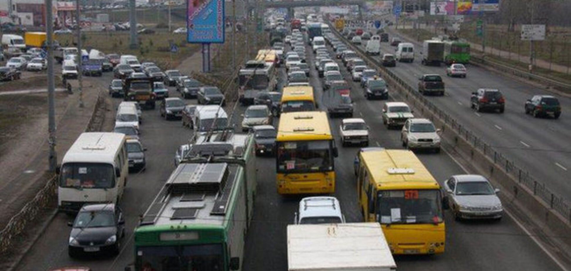 Самая крупная пробка в Киеве растянулась на 12 км