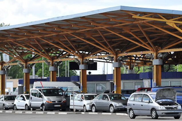 Беларусь возобновила таможенный контроль на границе с Россией