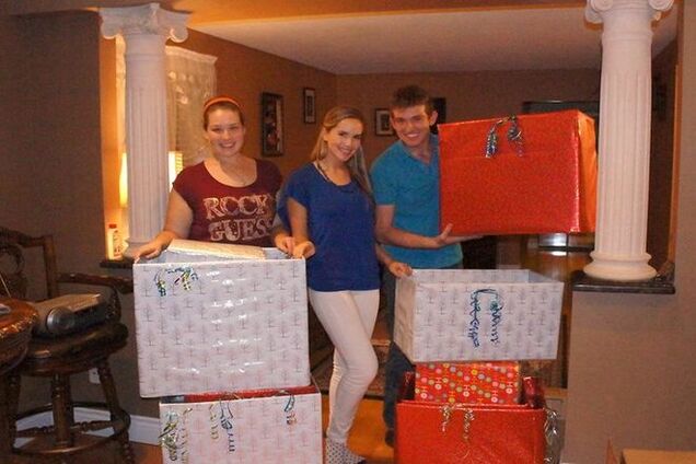 Украинская красавица в Канаде организовала сбор игрушек для детей бойцов АТО: опубликованы фото