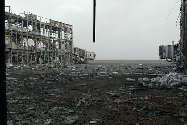 Террористы атаковали 'киборгов' в донецком аэропорту