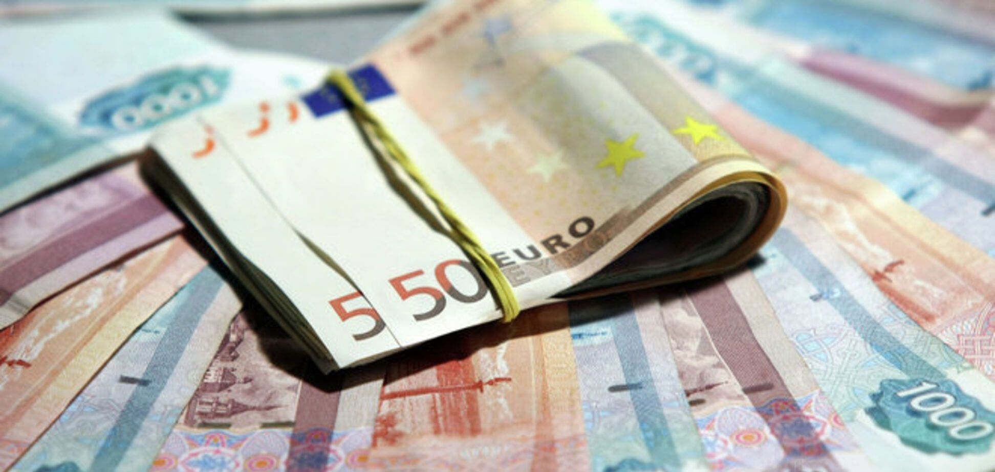 Рубль снова резко пошел на дно