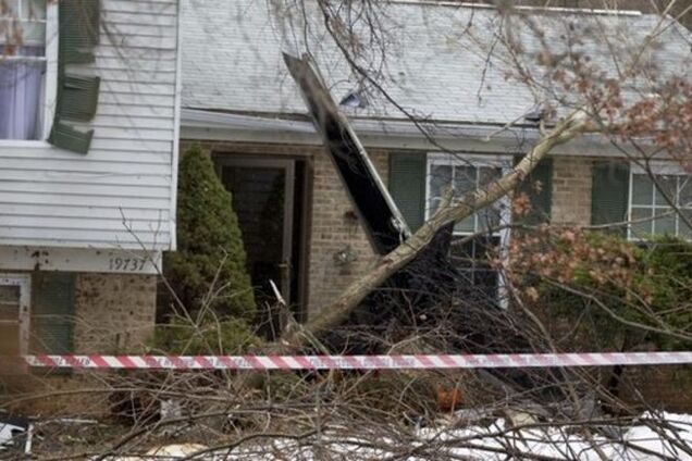 Авиакатастрофа в США: самолет упал на жилые дома