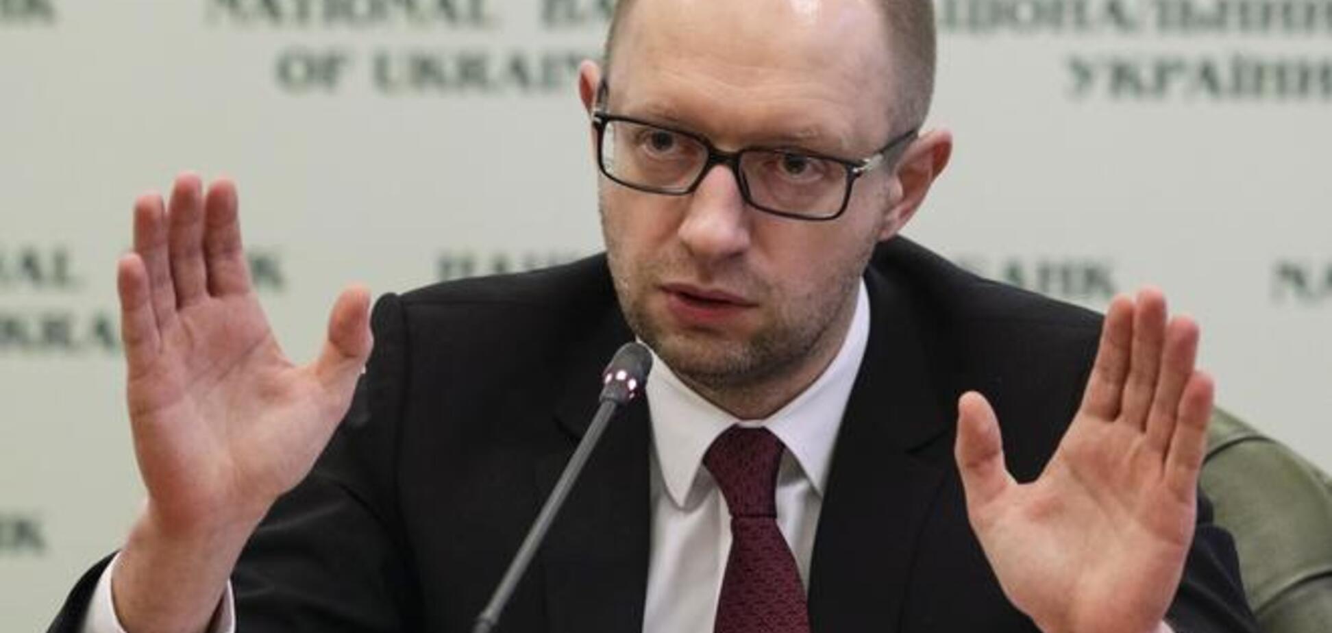 Яценюк решил уволить еще 10% чиновников и ввести электронное правительство