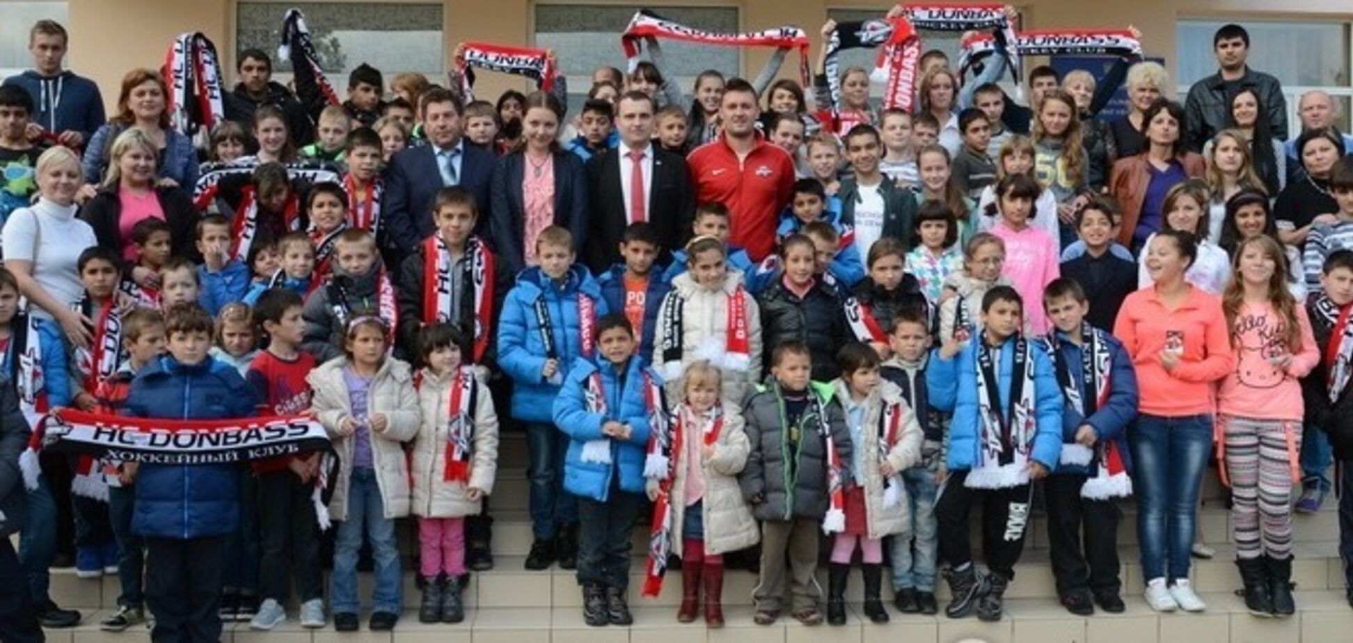 Фонд Колесникова и ХК Донбасс порадуют школьников востока Украины в День святого Николая