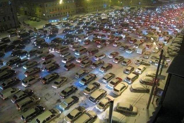 В соцсети призвали водителей Украины остановиться на час