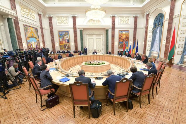 Украина не будет отправлять на переговоры в Минск официального представителя