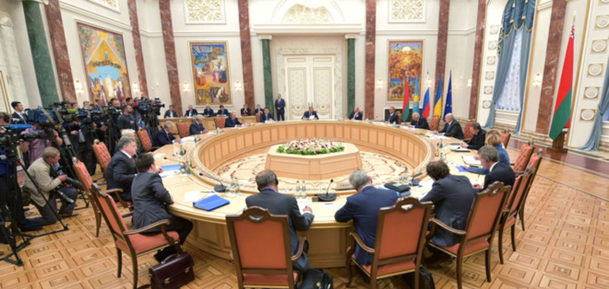 Україна не відправлятиме на переговори в Мінську офіційного представника