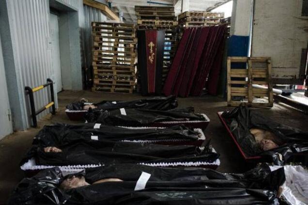 В Донецк прибывают живые наемники из России, а в Антраците их сортируют уже мертвыми