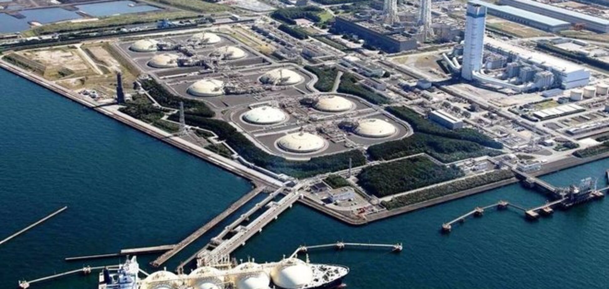 Кабмин возвращается к скандальному проекту строительства LNG-терминала