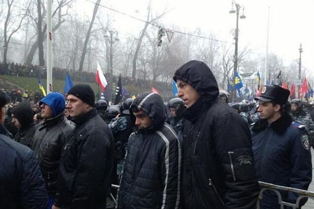 Гриценко-младший: ПР уменьшила выплаты своим молодчикам в два раза