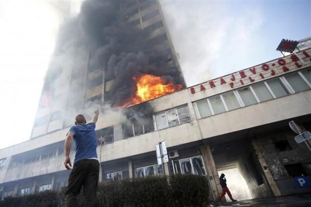 ЄС допускає можливість введення військ до Боснії