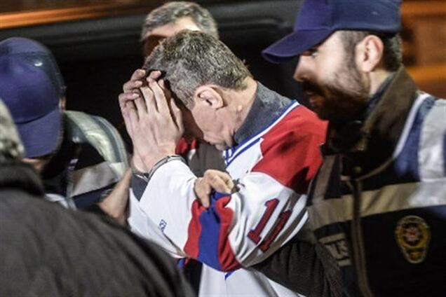 Який намагався захопити літак українця заарештували в Туреччині