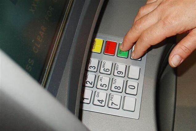 У Броварах з лікарні винесли банкомат