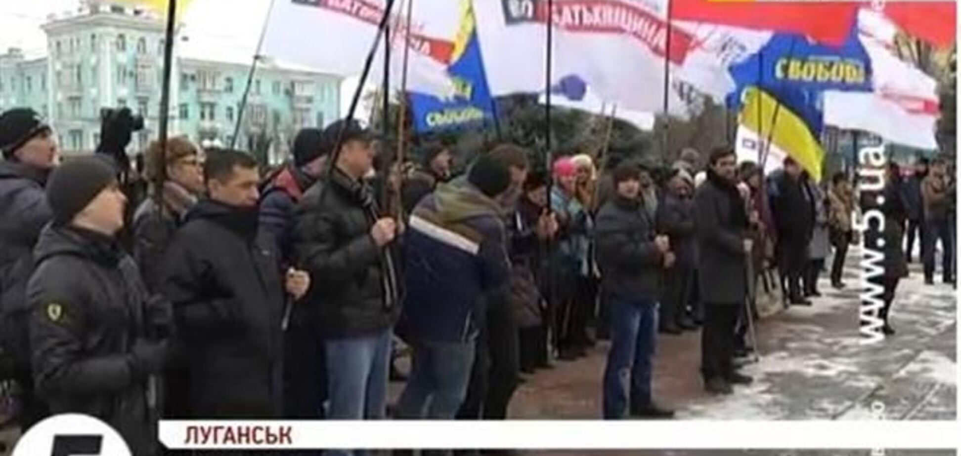 В Луганске в драке за пианино сошлись сторонники ЕС и России